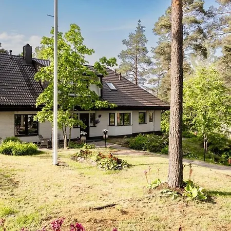 Villa Keijomarjatta With Sauna Hot Tub And Garden *